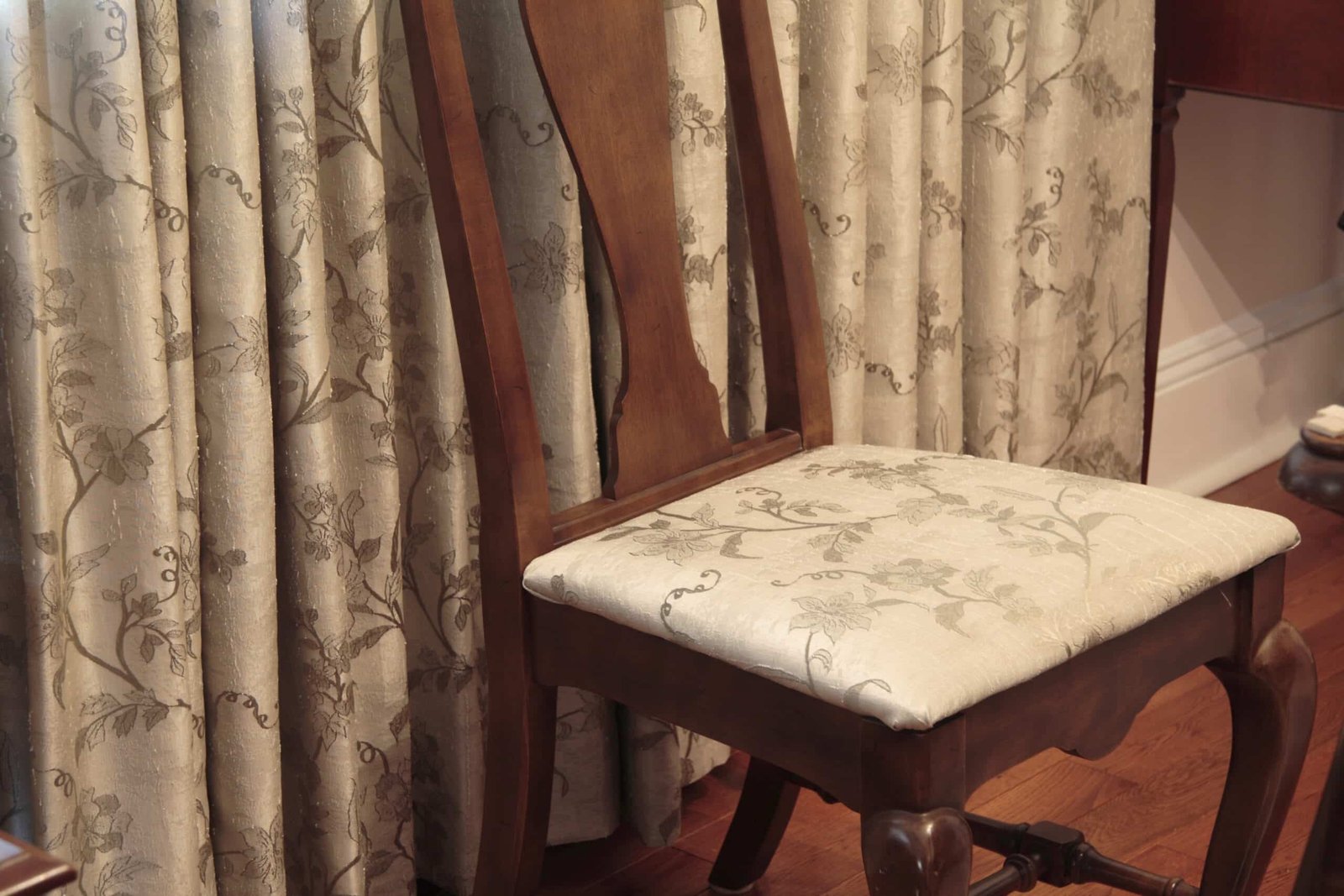 Reupholster Dining Room Chairs Reupholster Dining Room Chairs